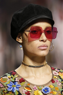 Details Christian Dior , Details Dior Fall 2018 Ready-to-Wear , Детали показа Кристиан Диор , Детали показа Диор осень зима 2018 , Fashion show , неделя моды в Париже , PFW , Мария Грация Кьюри , Mainstyles